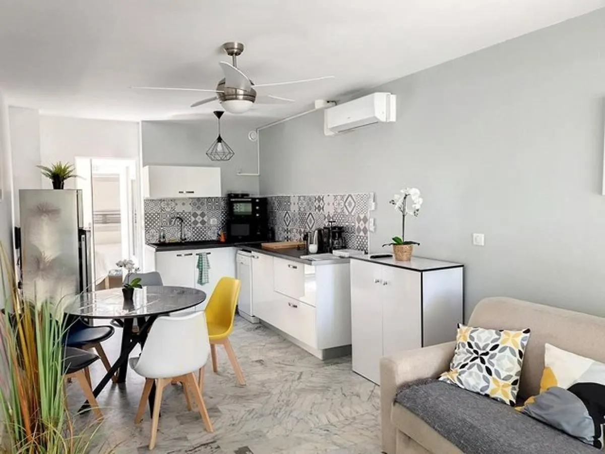 봄레미모사 T2 Renove, Climatise Au Coeur De La Faviere Avec Parking Et Terrasse/Jardinet Exposes Sud-Est. - Fr-1-610-87 아파트 프랑스